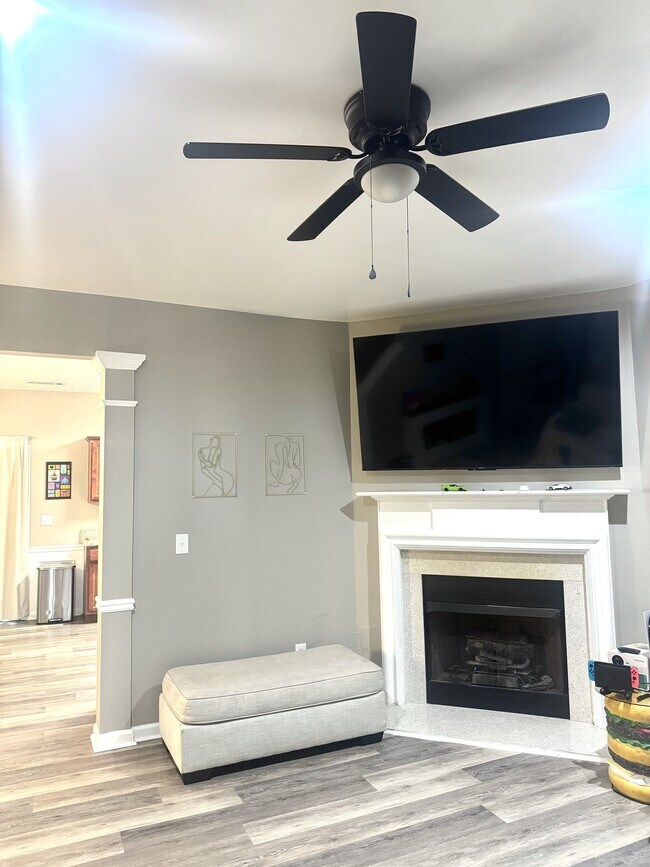 Photo - 1290 Adcox Square