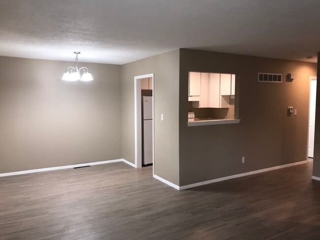 8325 Grandview Ln