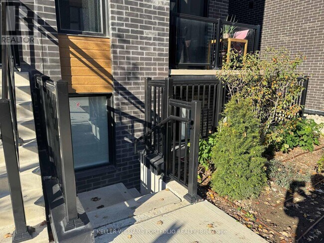 Photo - 172 Clonmore Dr