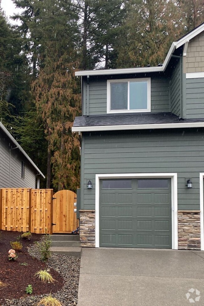 Building Photo - 2 Bed 1.5 Bath Home with Garage, Washer/Dr...