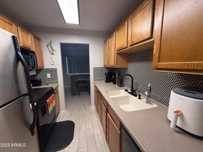 Building Photo - 7550 N 12th St Unit 139 Rental