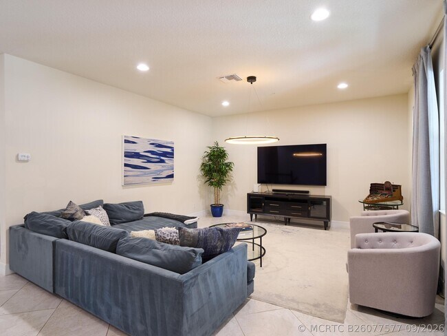 Photo - 1080 Community Dr