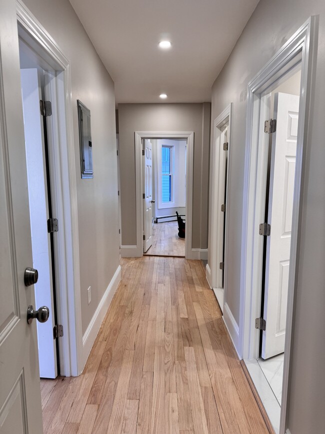 Building Photo - 35 Brookline St Rental