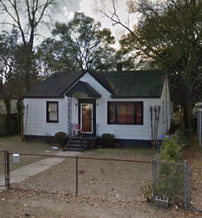 Building Photo - Charming Ranch