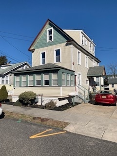 29 Delaware Ave Unit B