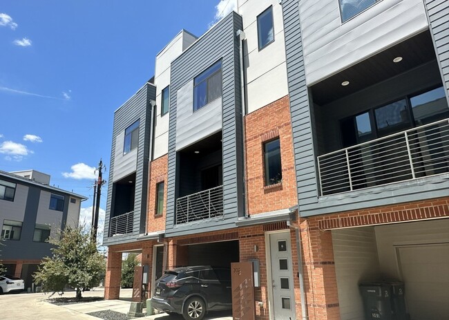 Building Photo - 1606 N Hackberry St Rental