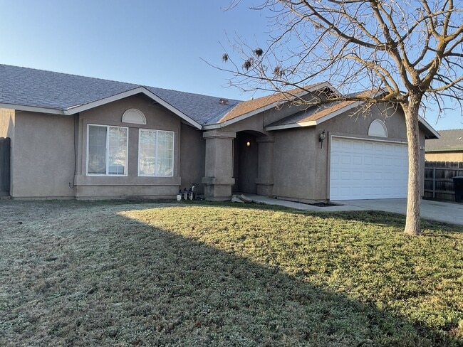 Photo - 981 Geneva Dr