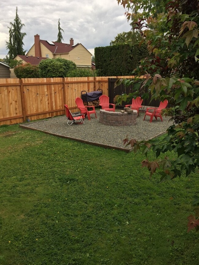 Building Photo - Puyallup Cottage