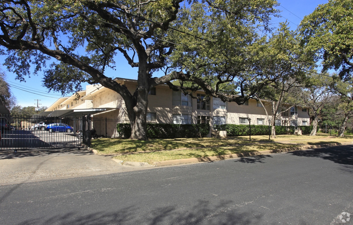 Photo - Windsor Oaks Apartments