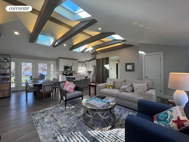 Photo - 348 Division St