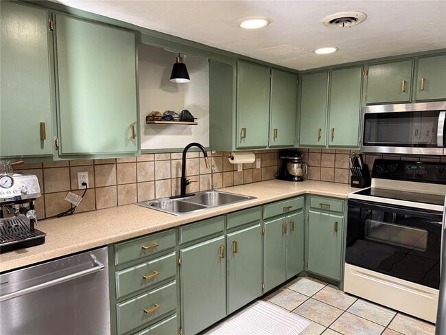 Photo - 1327 Canterbury Blvd