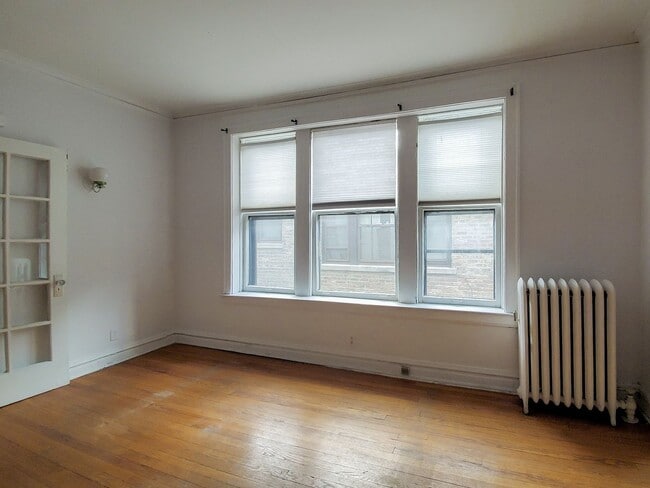 Photo - 435 W Surf St