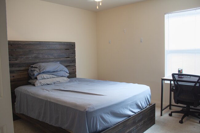 Photo - Tabor Village - 1917-A Unit 1917-A