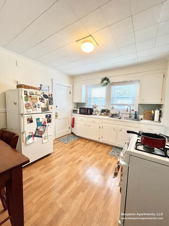 Photo - 79-81 Cresthill Rd. Unit 2 Unidad 2