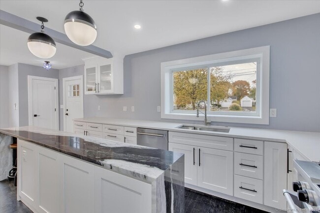 Photo - 21 Deepwood Dr