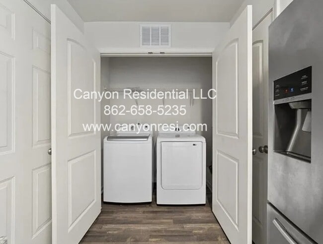 Photo - 213 Pleasant Willow Pl