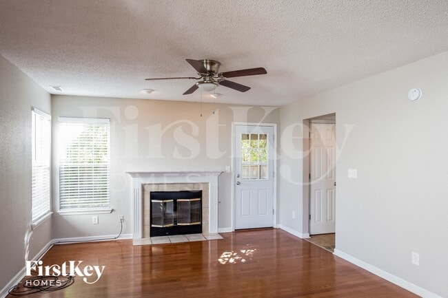 Photo - 5967 Liverpool Ln