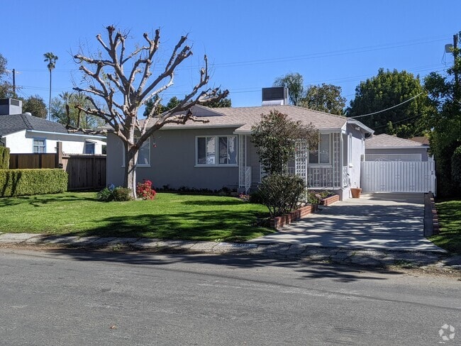 Building Photo - 5636 Cedros Ave Rental