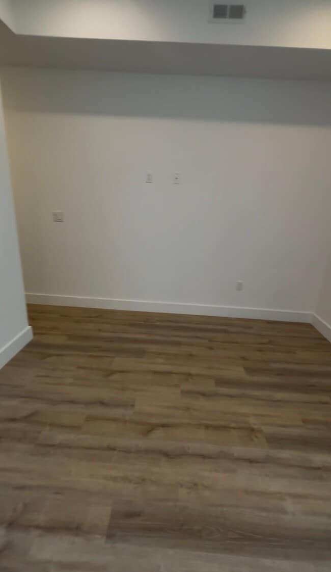 Building Photo - 869 N 43rd St Unit 1