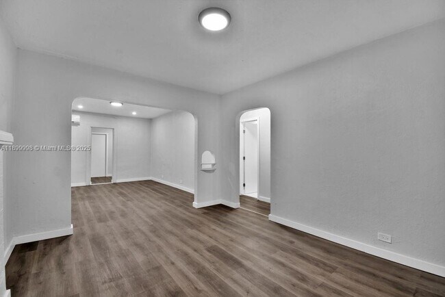 Photo - 47 NW 49th St