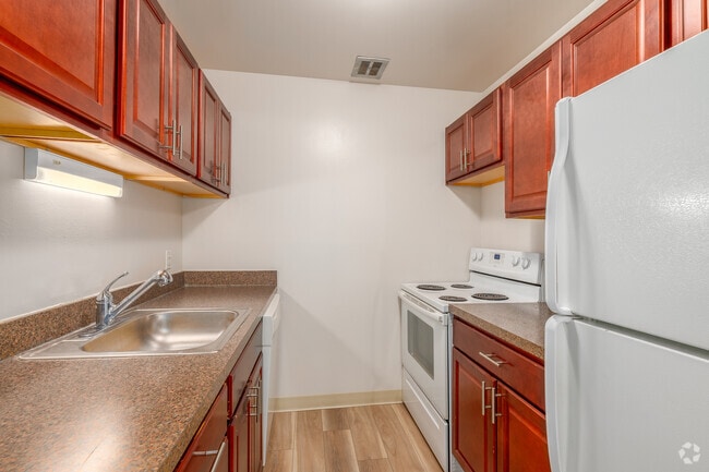2BR, 1BA - 798SF - Kitchen