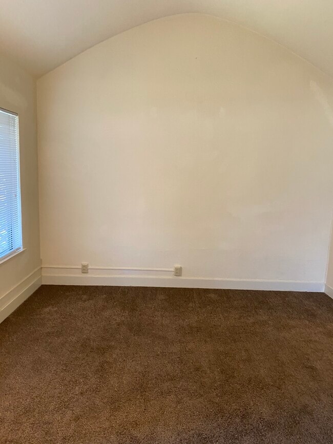 Photo - 224 Elefa St