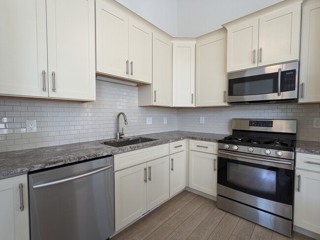 Cocina - 248 6th Street Northeast