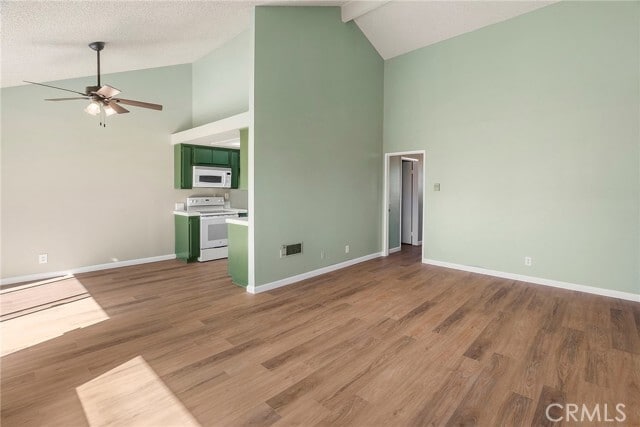 Photo - 15000 Halldale Ave Unidad 213