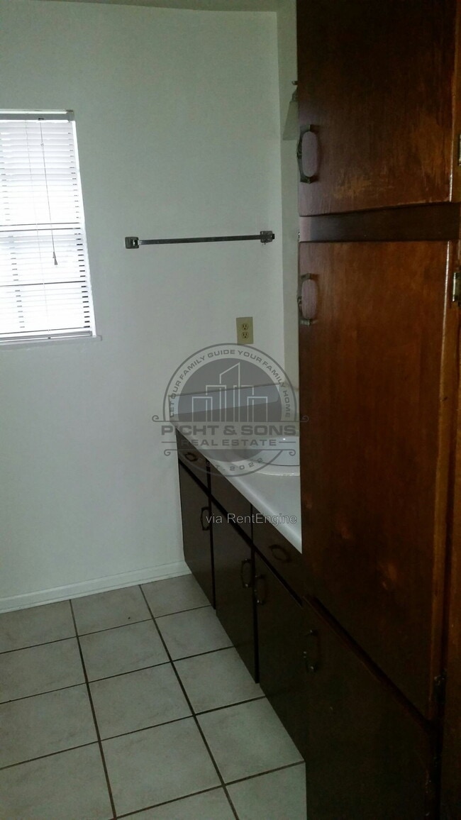 Photo - 157 Locke St