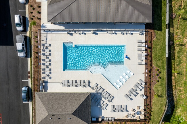 Pool - Elevate Lake Norman