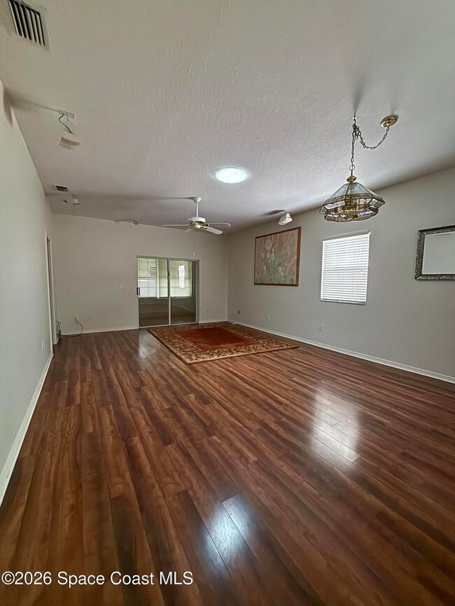 Photo - 940 S Fork Cir