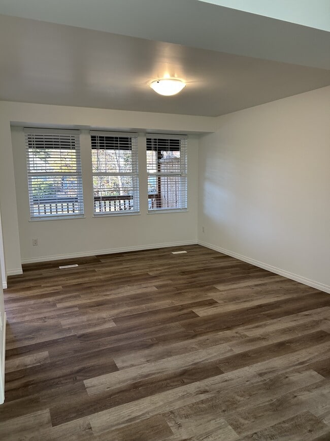 Photo - 11425-11467 67 St NW Unit 11425 - Main 1