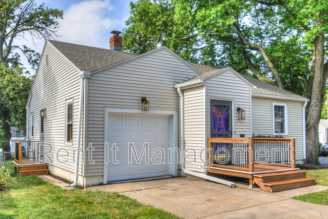 Building Photo - 6029 Poppleton Ave Rental