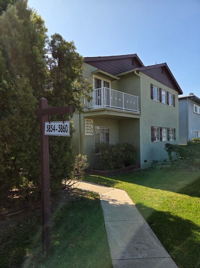 Photo - 5854 Woodman Ave