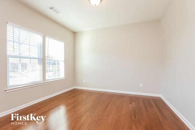 Photo - 7836 Oakfield Grove