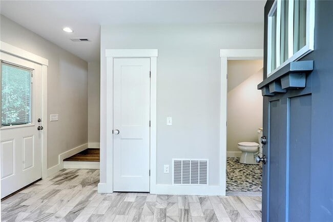 Photo - 137 Rosebriar Ave