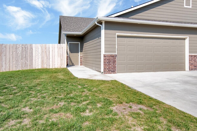 Photo - 1327 Azena St