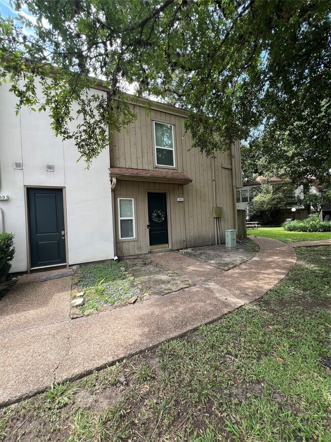 Photo - 2100 Tanglewilde St