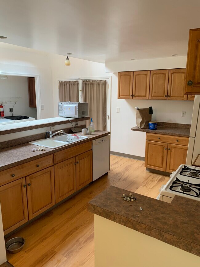 Photo - 3305 Woodbine Ave Unidad 3305 Woodbine