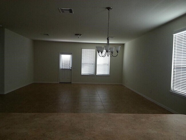 Photo - 1103 Messina Ln