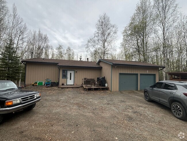 Building Photo - Huge fenced in yard / 2 car garage Rental