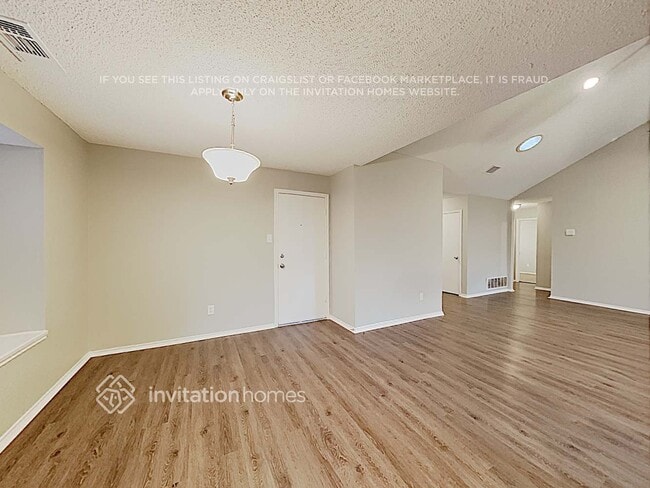 Photo - 1213 Colony St