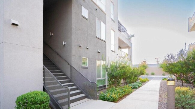 Building Photo - 1250 Abbey Ln Unit 219