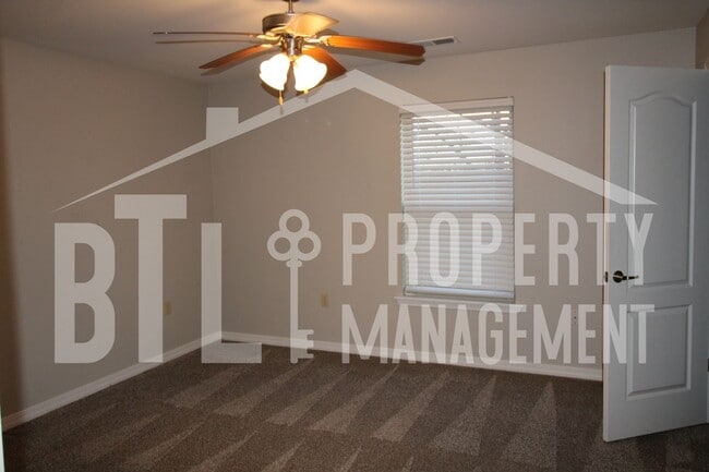 Photo - 251 Kayla Ln Unidad #D
