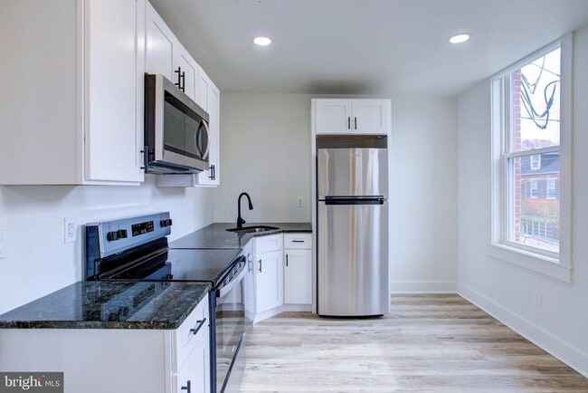 Photo - 11 E Walnut St