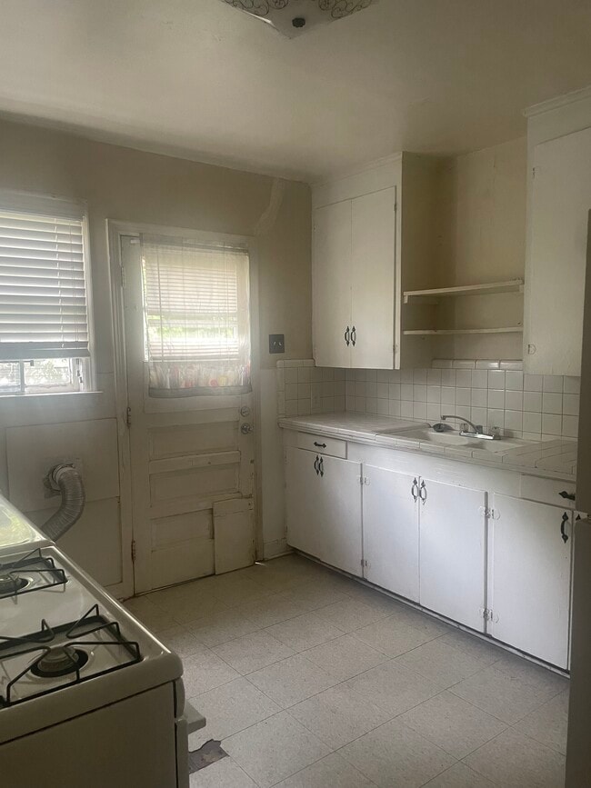 Photo - 849 Geranium St