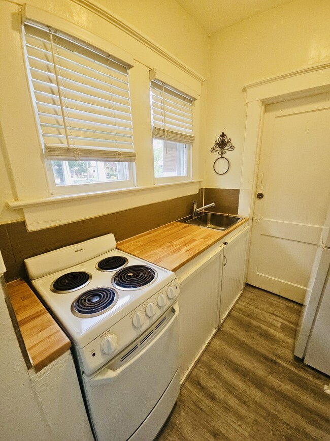 2301 N Jefferson St, Apt 3