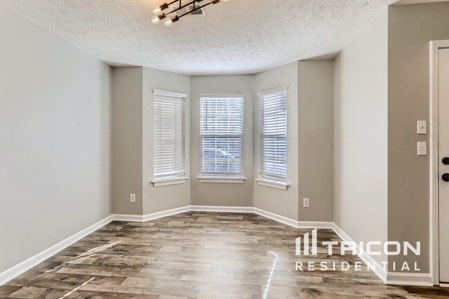 Photo - 270 Hayward Ln