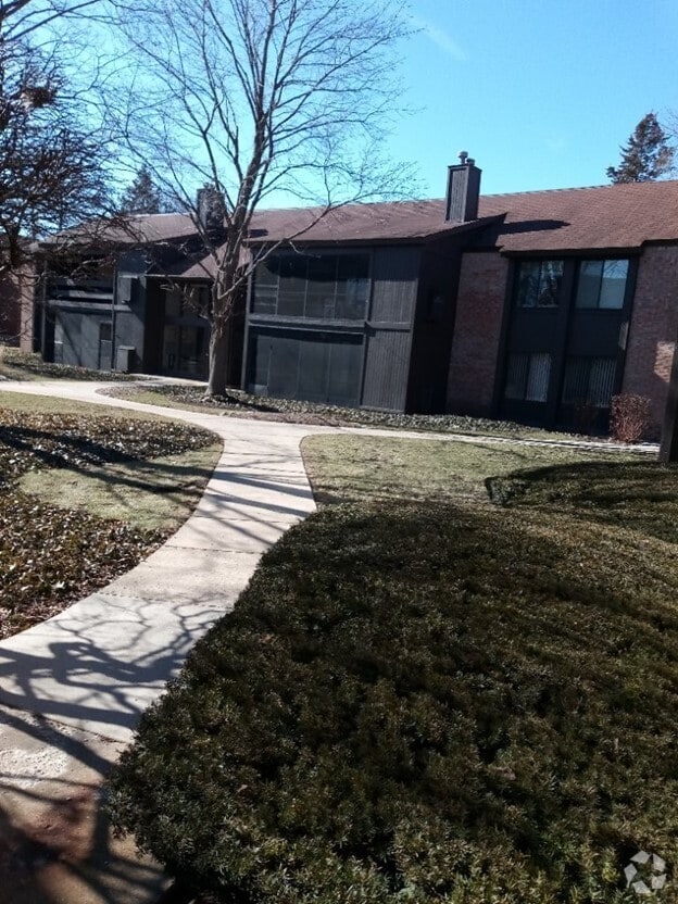 Building Photo - 710 Saint Andrews Ln Unit 3 Rental