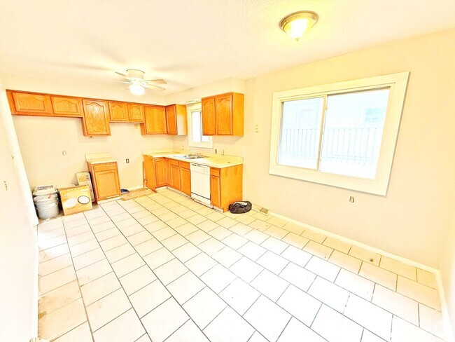 Building Photo - 3 BED 1 BATH BEAUTIFUL SINGLE FAMILY HOME ...